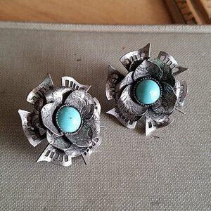 2 pairs very vintage Earrings Clip On and Screwback in Silver and Turquoise